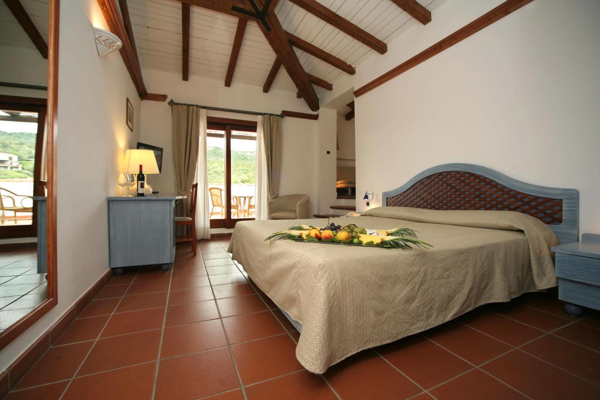 Hotel Palumbalza Porto Rotondo Exterior photo